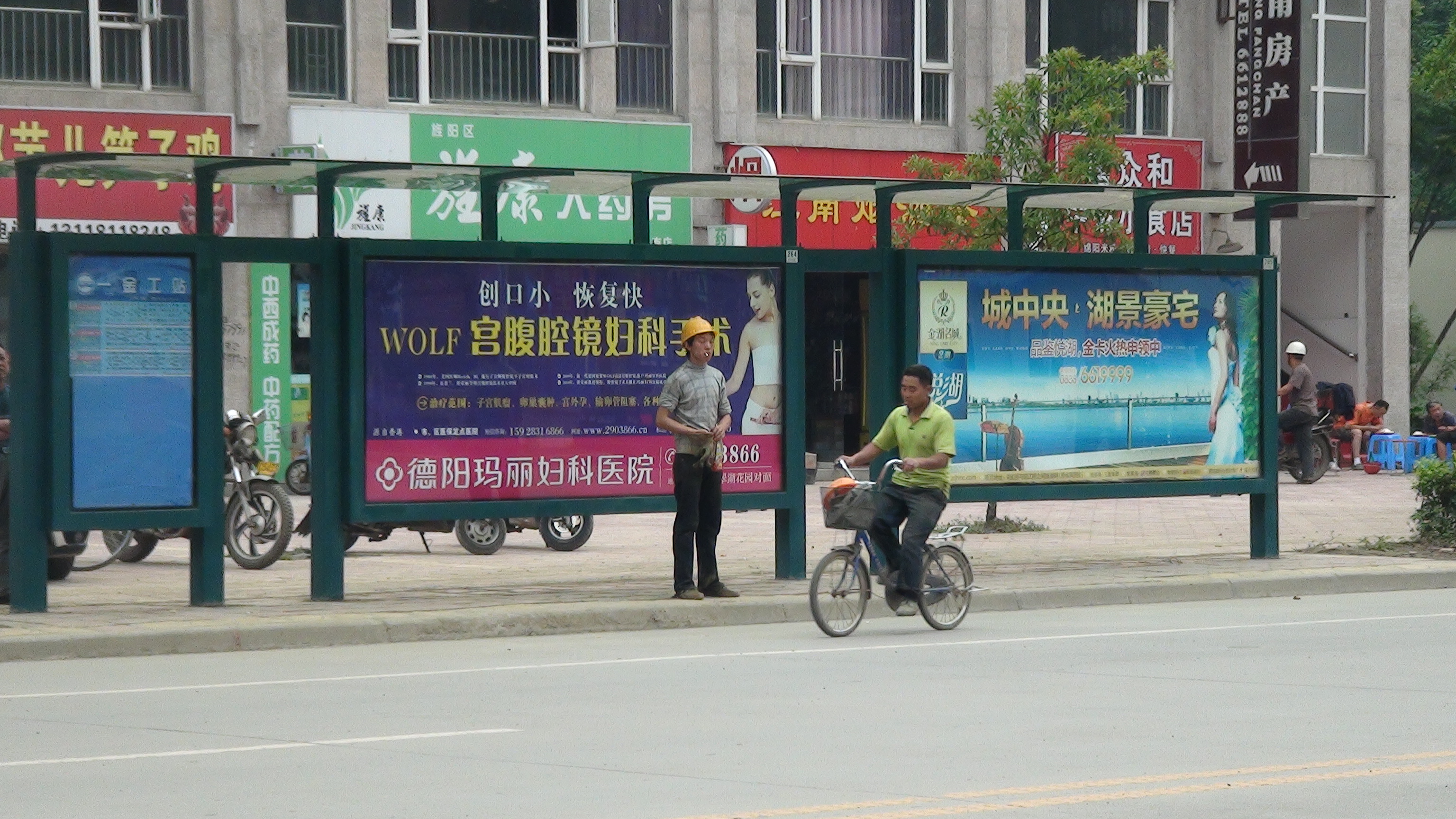 【鑫泰來候車亭】四川省德陽市鋼構(gòu)烤漆站臺項目完工