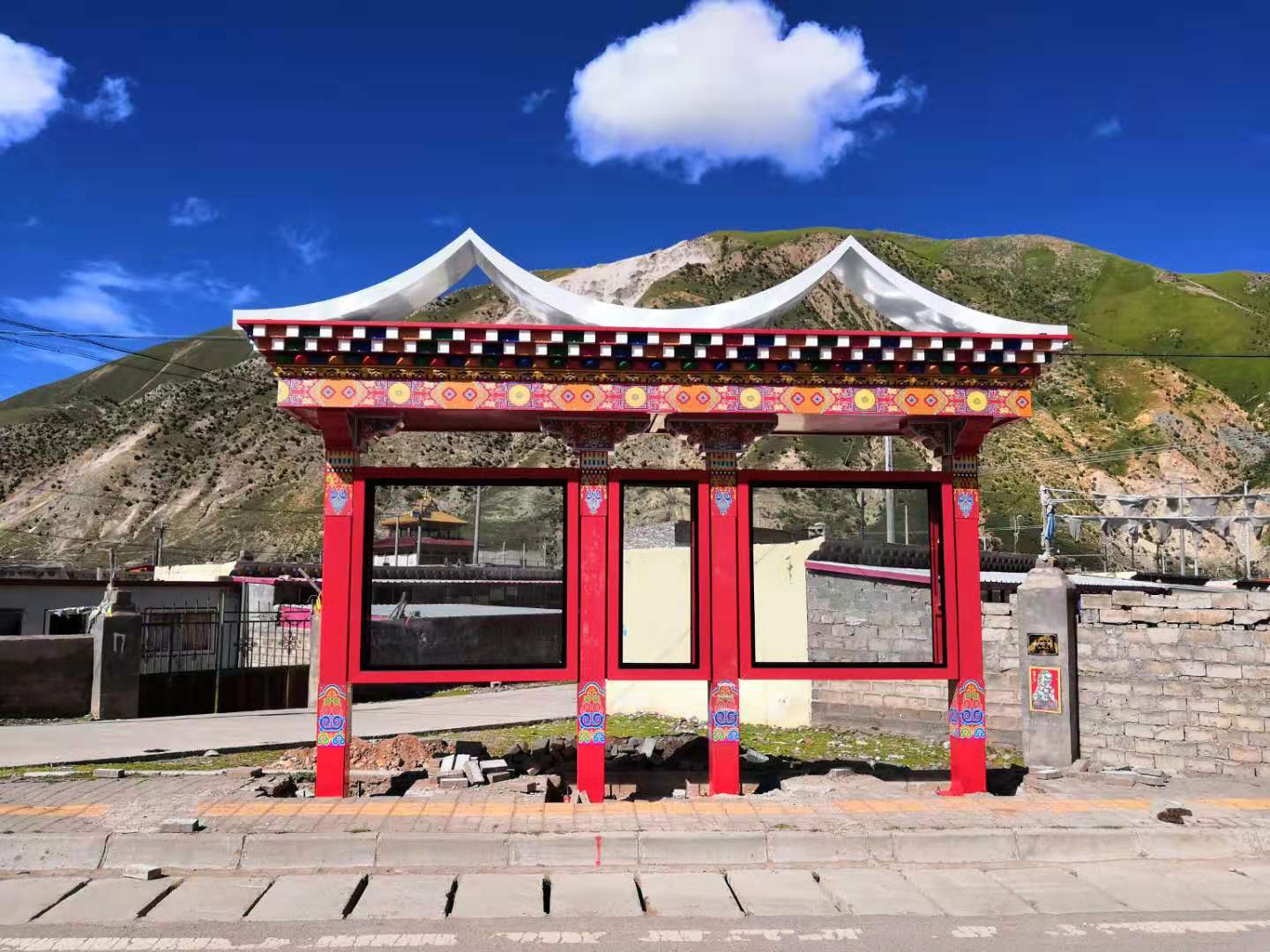 青海玉樹公交站臺(tái)